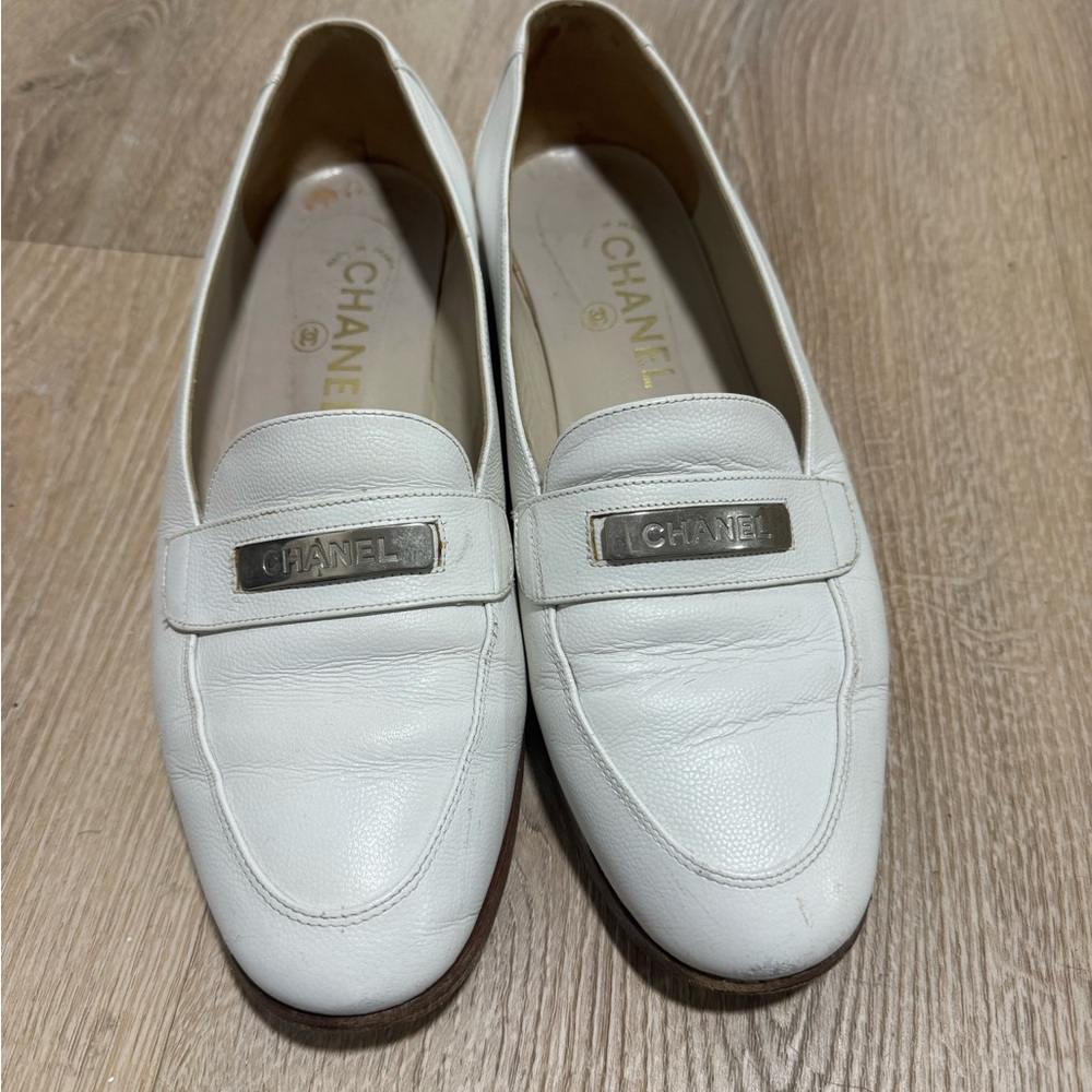 CHANEL White Leather Logo Plaque Loafers
